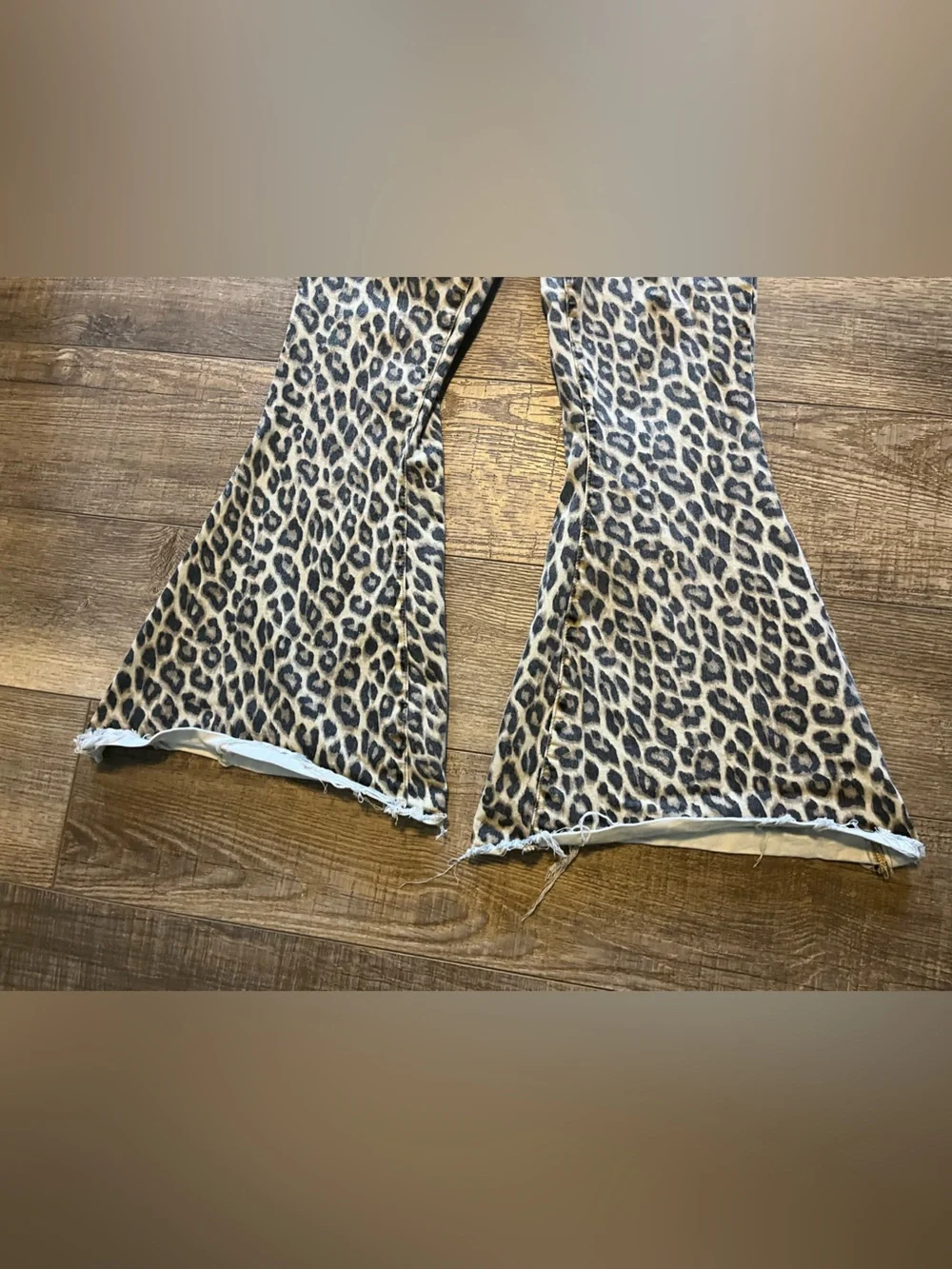 Judy Blue Leopard Print Super Flare Jeans with Raw Hem - Picture 3 of 8